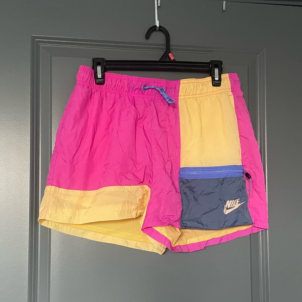 Nike Vintage Style Retro Shorts Size: M